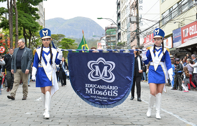 Veja como foi o desfile cívico-militar de aniversário de Nova Friburgo - TV  ZOOM