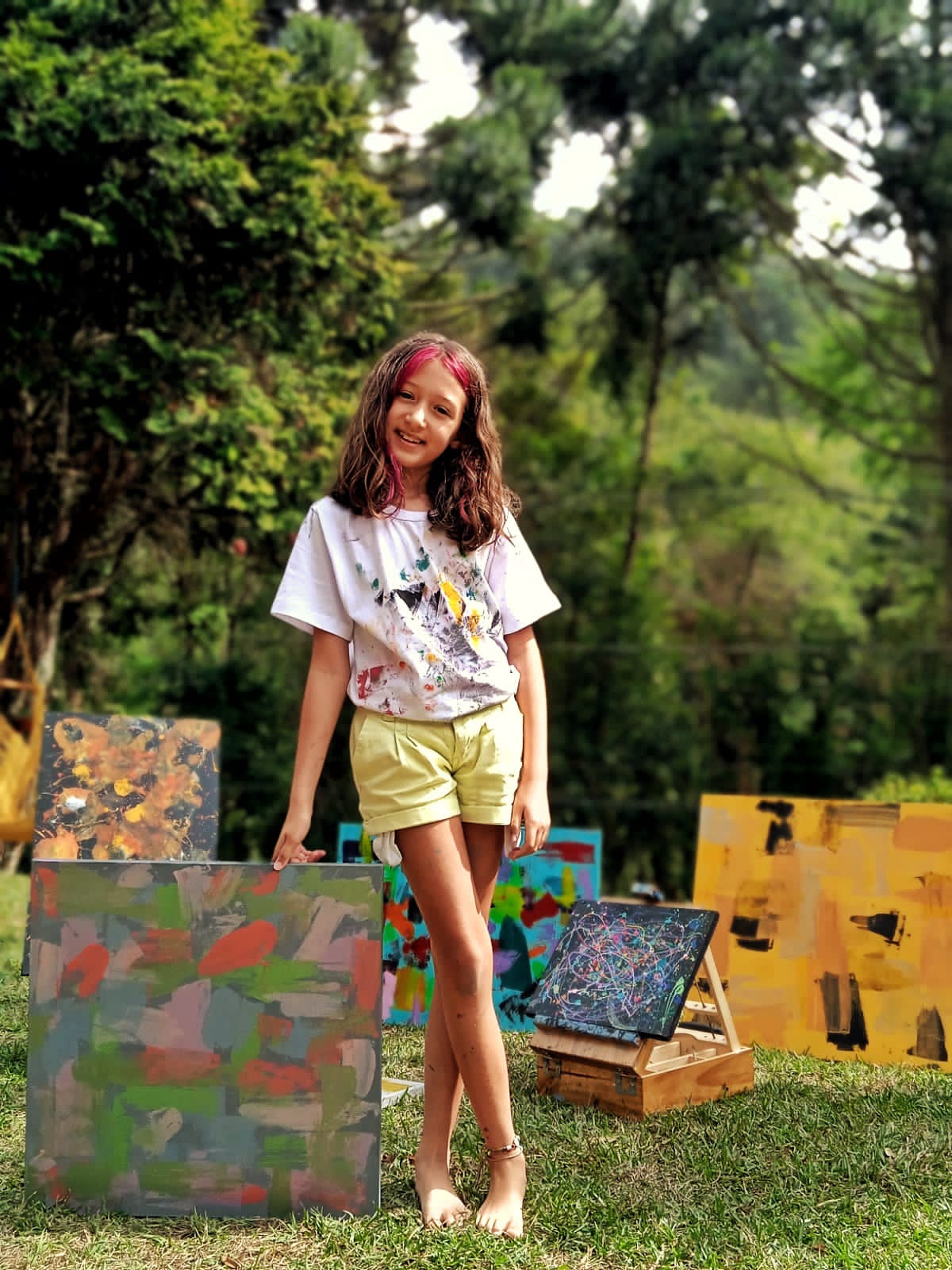 Aos 9 anos, menina de Friburgo vira a sensação no mundo das artes