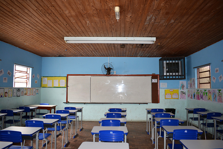 Sala de aula vazia em Friburgo (Arquivo AVS/ Henrique Pinheiro)