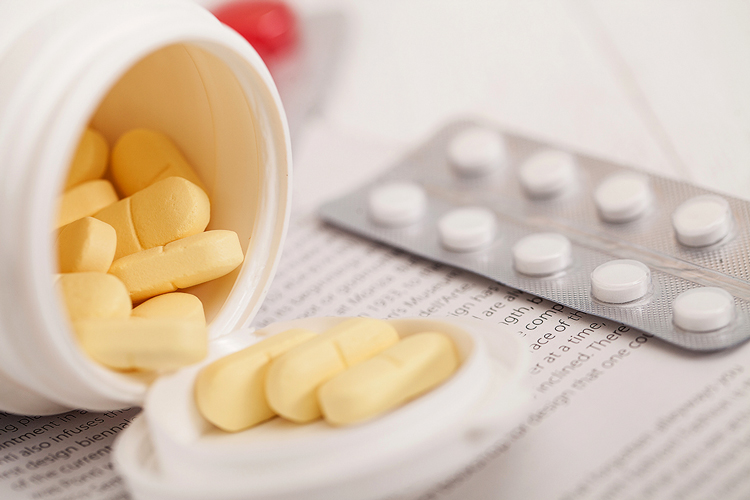 Covid-19: medicamentos que podem salvar vidas chegam a custar R$ 3 mil