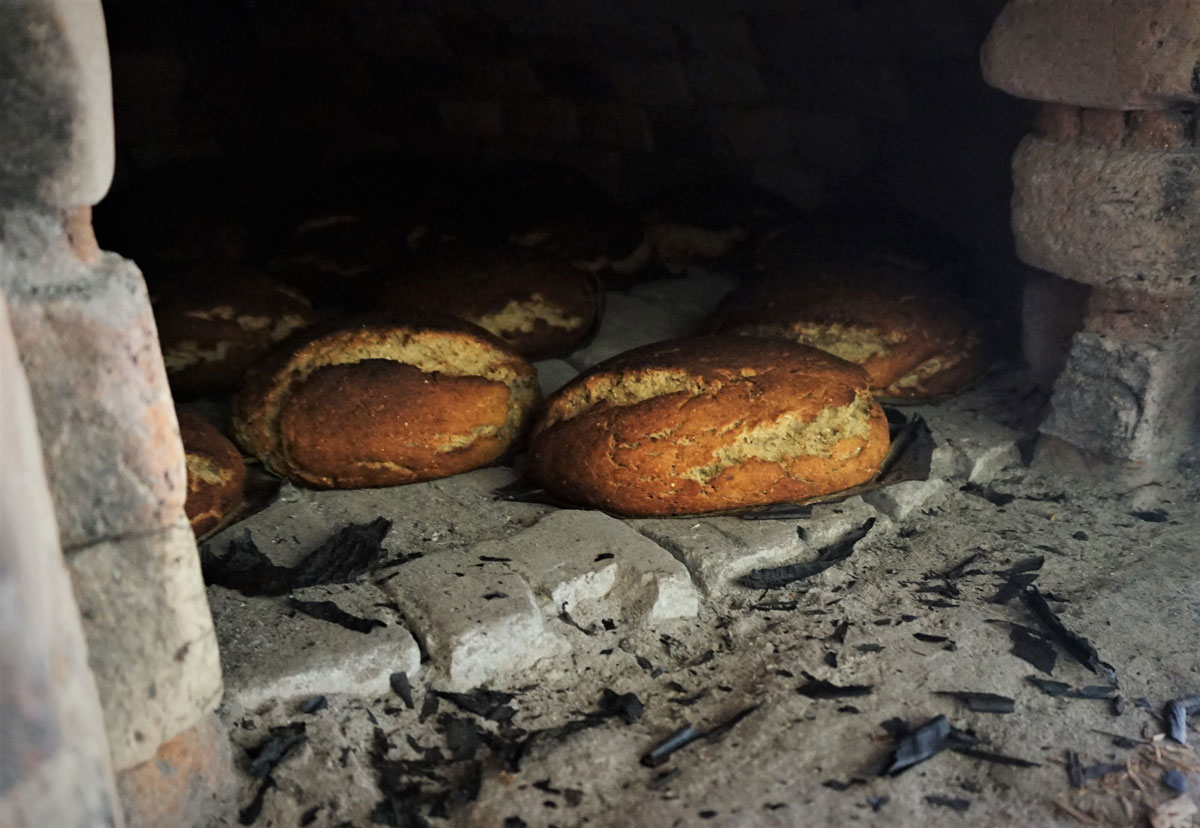 Broa de planta artesanal da Dodoca, em Três Picos (Foto: Alê Rifan)