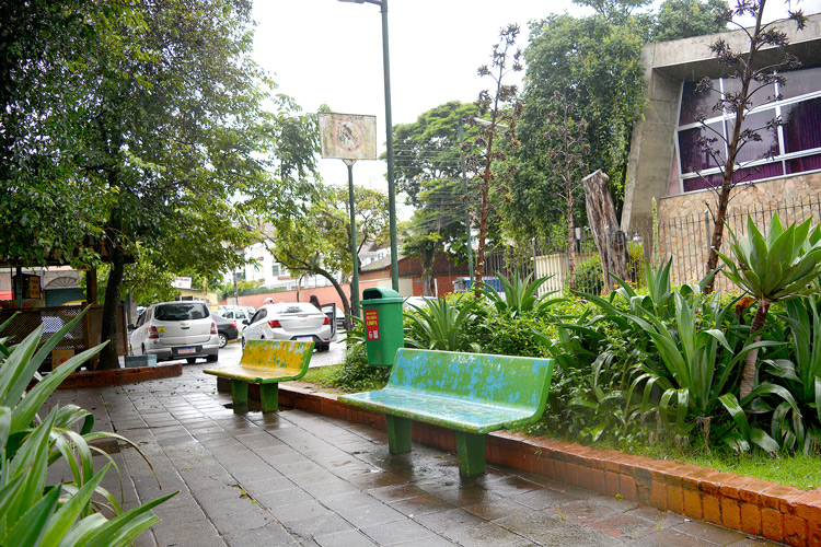 Praça 1º de Maio e parquinho são exemplos de espaço público bem cuidado