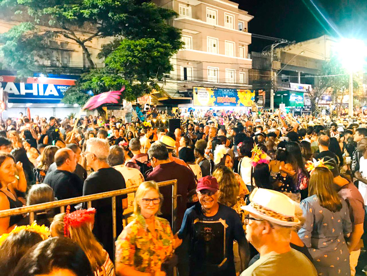 A Avenida Alberto Braune lotada na sexta-feira do carnaval 2020 (Arquivo AVS/ Alan Andrade e Henrique Pinheiro)