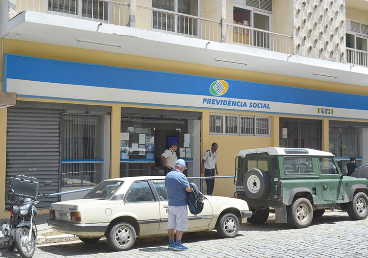 Agência de Nova Friburgo permanece fechada (Foto: Arquivo AVS/HP)