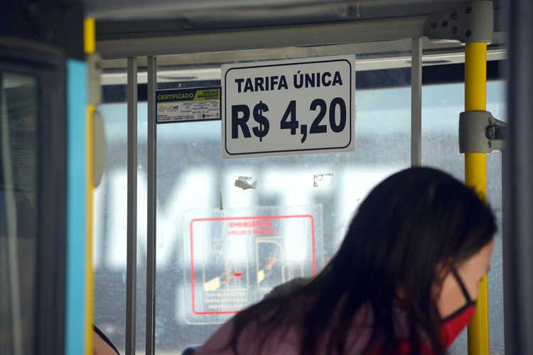 Os ônibus ainda com o valor de R$ 4,20 anulado pelo Legislativo (Foto: Henrique Pinheiro)