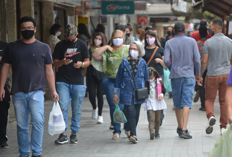 Movimento de compras em plena pandemia em Friburgo (Arquivo AVS/ Henrique Pinheiro)