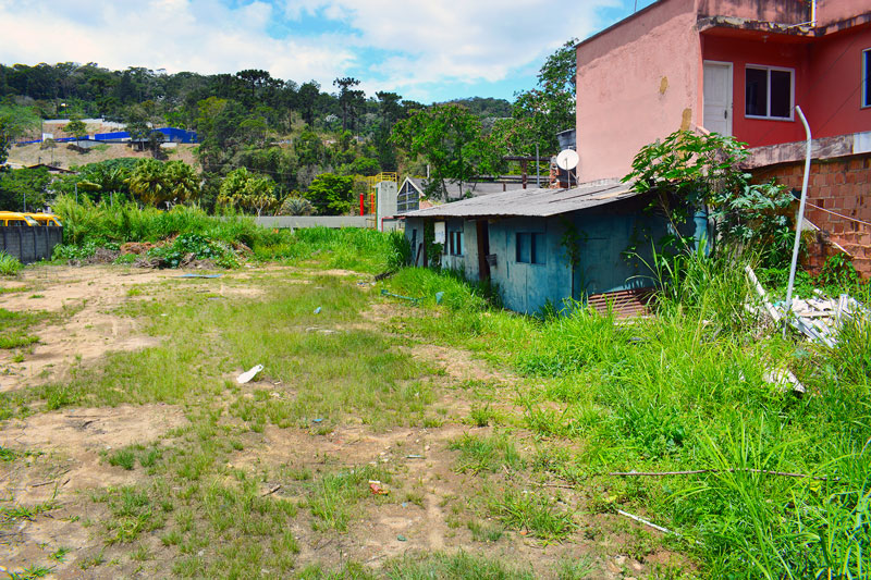 Terreno que será utilizado para a construção da escola (Fotos: Henrique Pinheiro)
