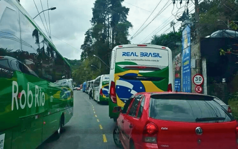 Excesso de veículos de turismo no fim de semana 