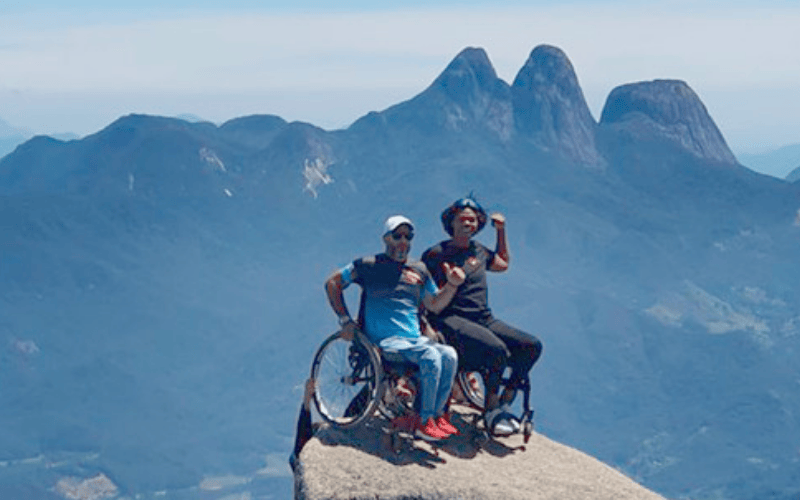 Acessibilidade: Cadeirantes conquistam o Pico da Caledônia