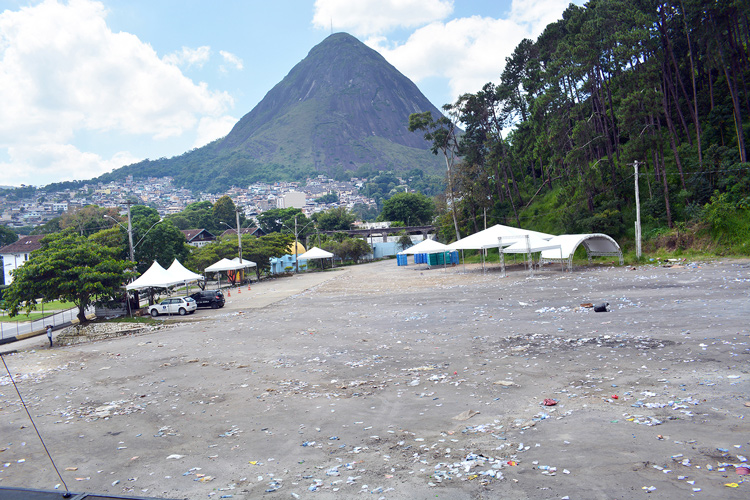 Lixo após show na Via Expressa (Arquivo AVS/ Henrique Pinheiro)