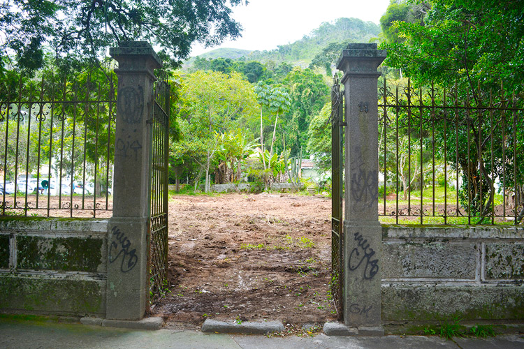 O terreno na Praça do Suspiro onde será erguida a biblioteca (Arquivo AVS)