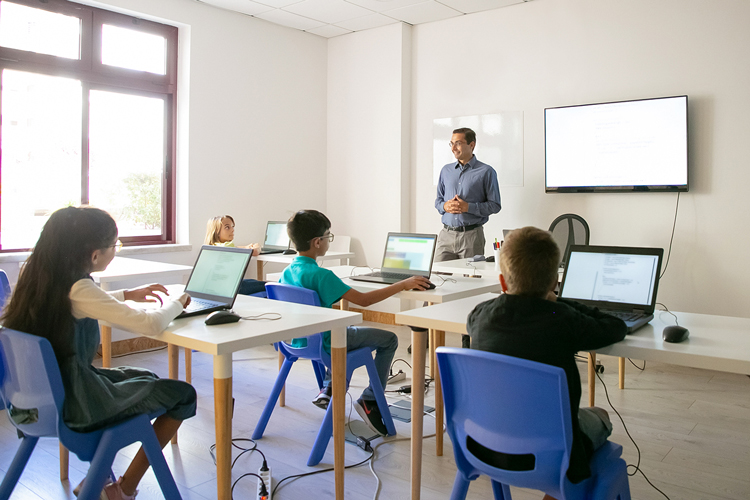 Escolas particulares: Mensalidades devem subir quase 10% em 2026