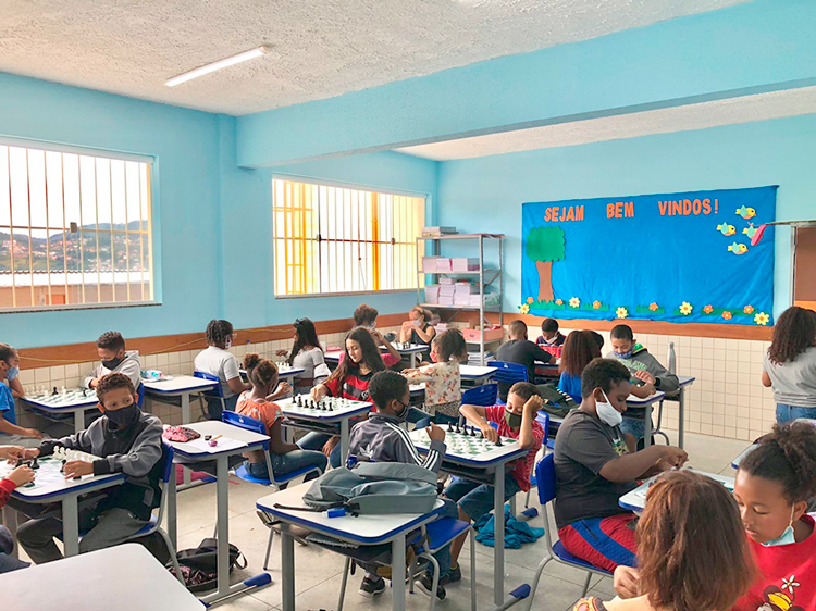 A aula de xadres na escola (Divulgação)