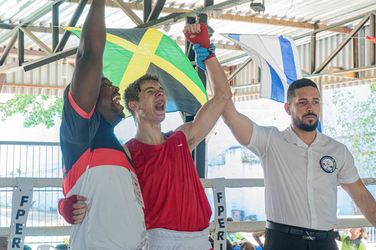 Felipe comemora o seu resultado no boxe: modalidade ganha espaço e produz novos nomes (Divulgação Vinicius Gastin)