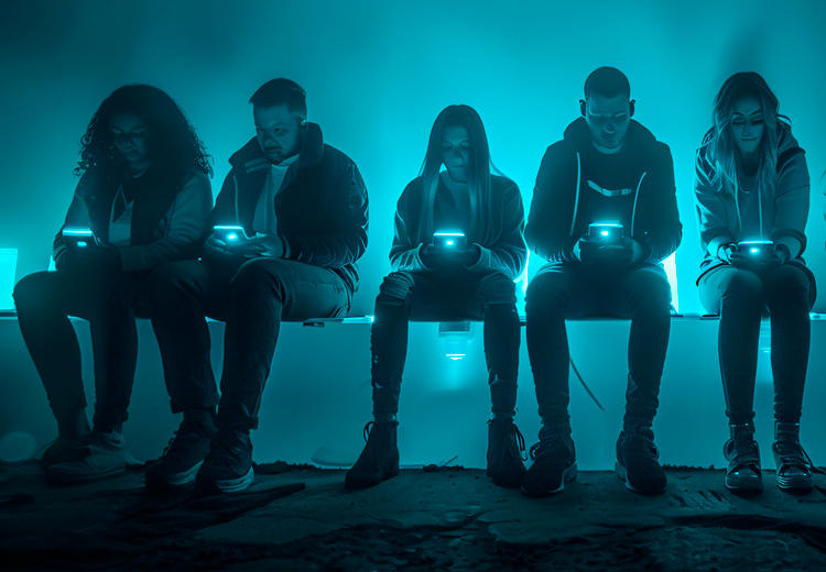 Em todo o mundo as pessoas sentem-se sós, desligadas e alienadas