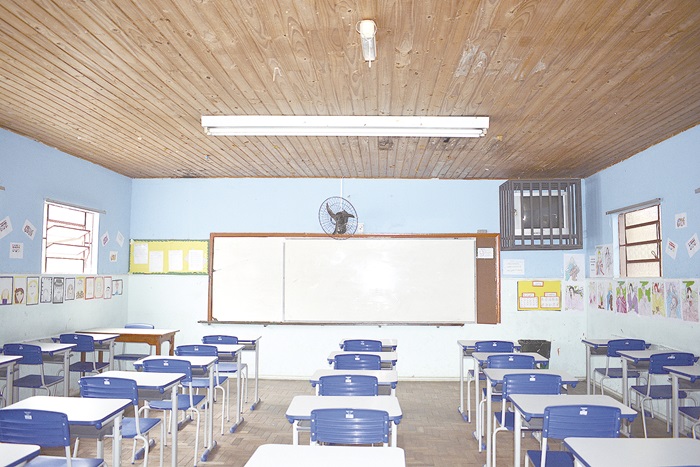 Sala de aula vazia em Friburgo (Arquivo AVS/ Henrique Pinheiro)
