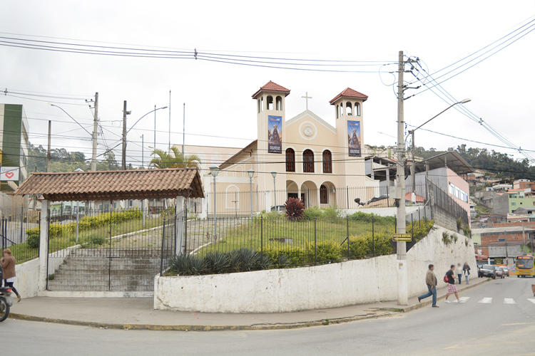 Festa em Conselheiro Paulino para festejar Santa Teresinha