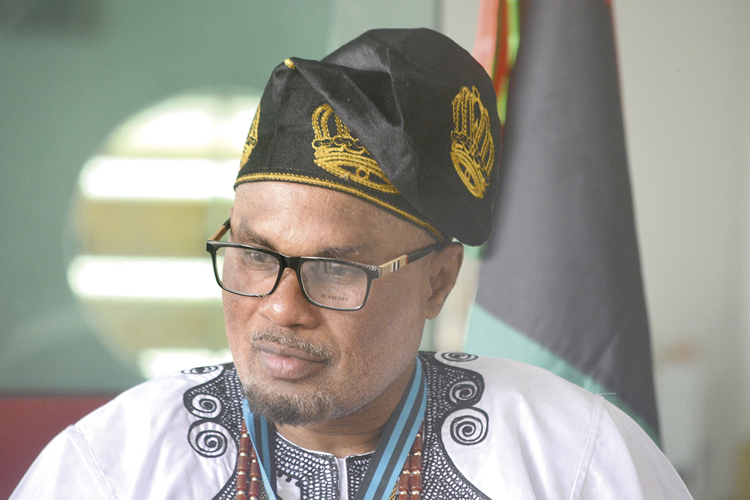 Rei nigeriano Oba Hameed Adejoro Ajijola (Foto: Henrique Pinheiro)