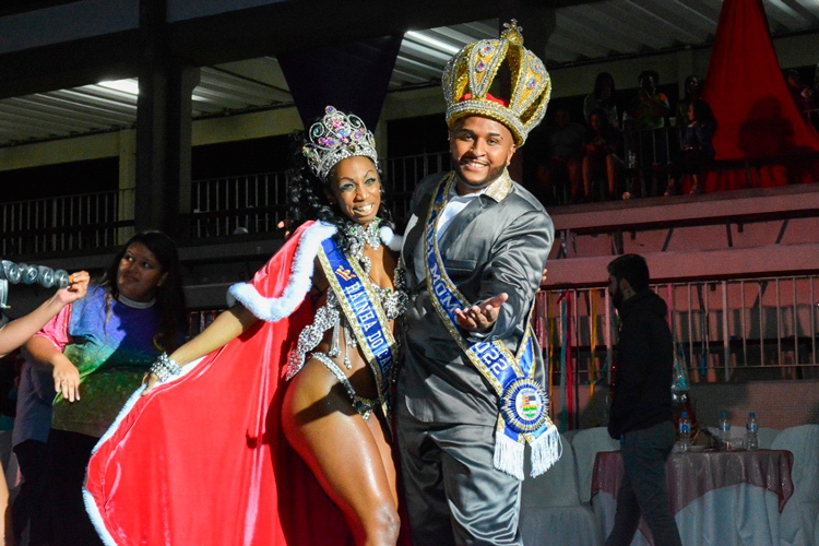 )  Rei Momo, Mateus Luz, e Rainha do Carnaval, Rafinha SambaLover (Divulgação)