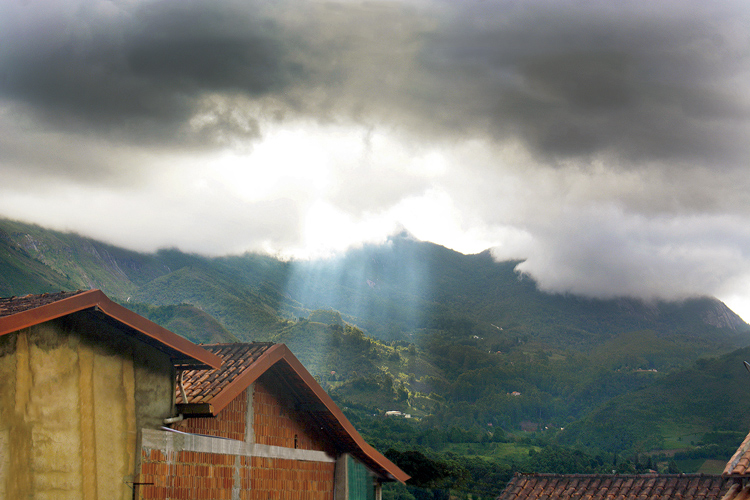 Defesa Civil emite alerta de chuva forte e vento para todo o estado neste fim de semana
