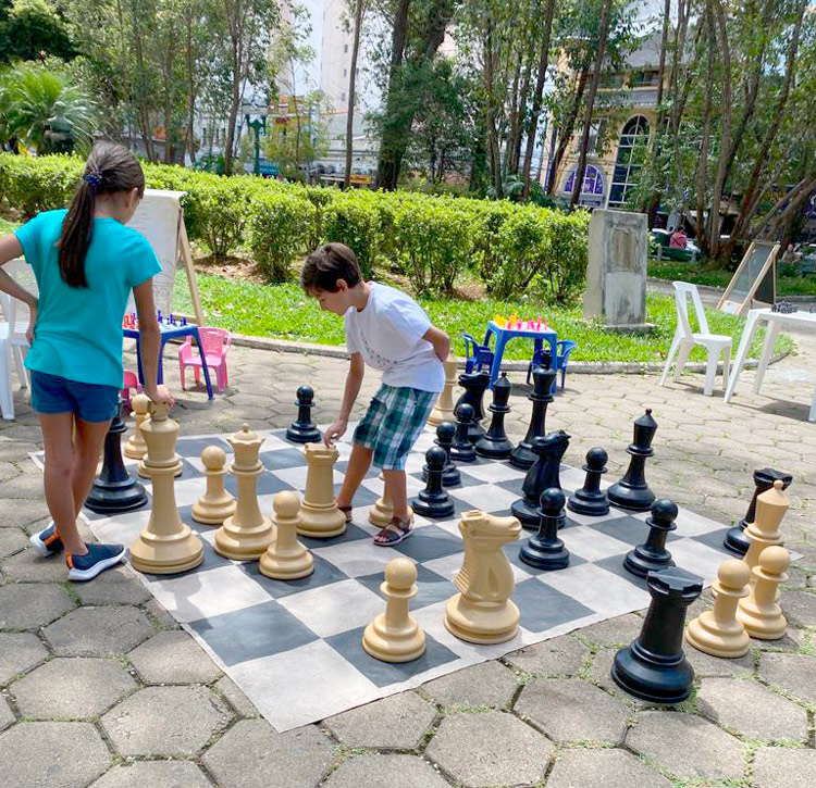 Projeto “Um dia no jardim” oferece aulas de xadrez a estudantes