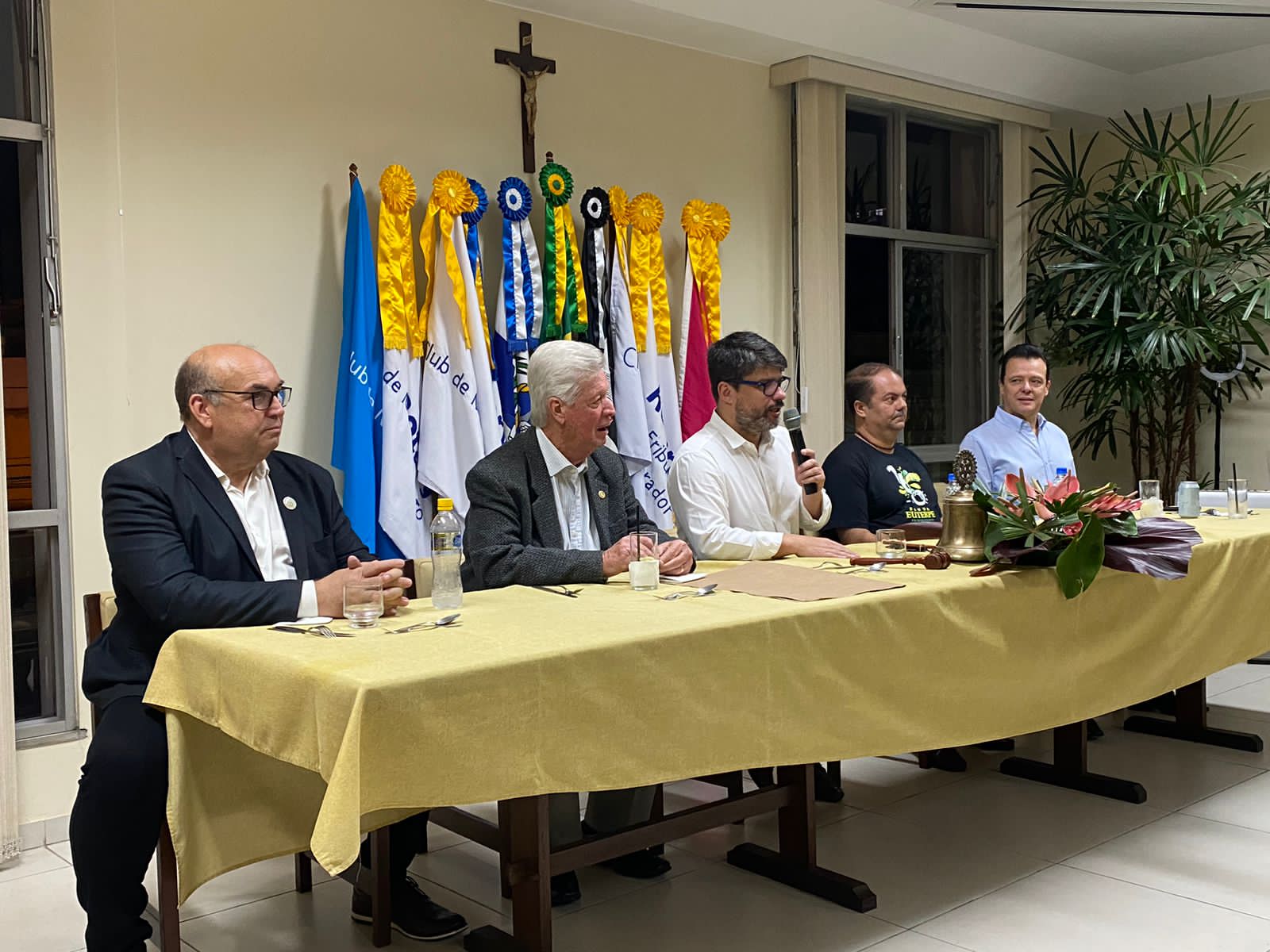 À mesa, Presidente Benitez, Dalton Carestiato, Eduardo Vizani, Maestro Nelson e Eduardo Sancho (Fotos: Divulgação)