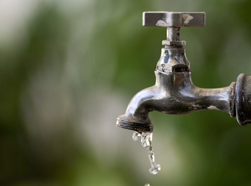 Leitores se queixam de falta d'água em plena pandemia