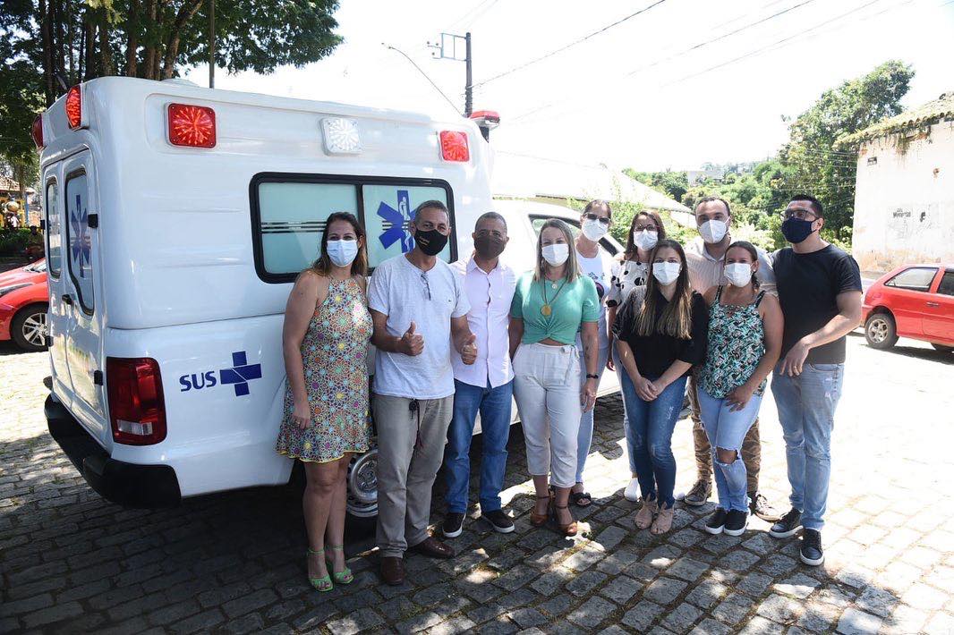 Prefeitura e vereadores entregam ambulância para Riograndina