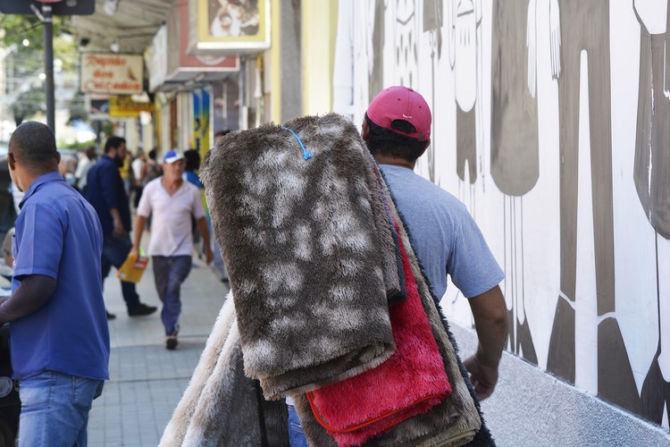 Ambulante nas ruas de Friburgo (Arquivo AVS/ Henrique Pinheiro)