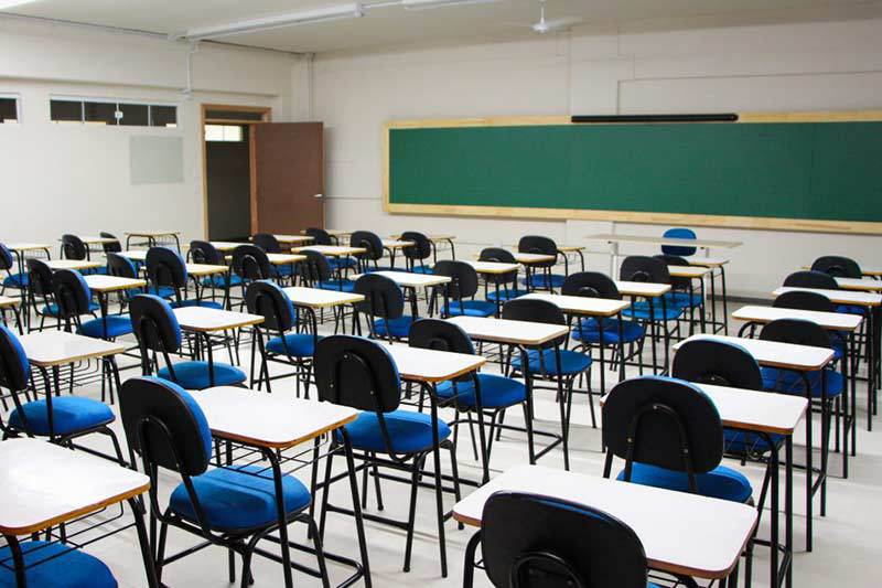 Sala de aula vazia em Friburgo (Arquivo AVS/ Henrique Pinheiro)