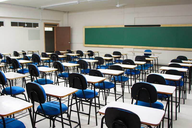 Sala de aula vazia em Friburgo no auge da pandemia (Arquivo AVS/ Henrique Pinheiro)