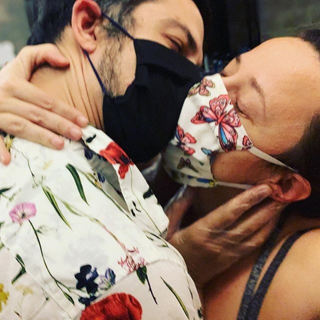 O beijo de Mateus Solano e Paula Braun nas redes sociais (Reprodução da web)