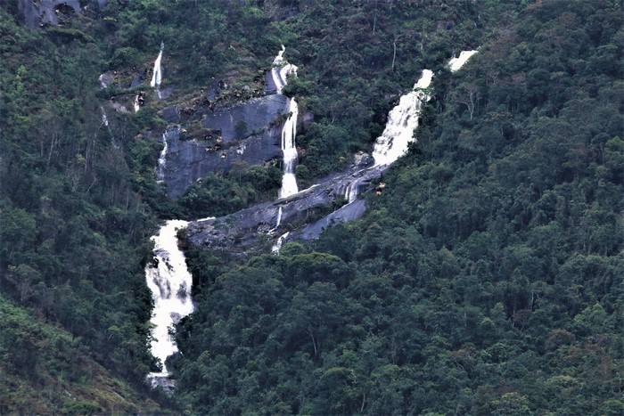 Parte das cachoeiras secretas do Caledônia: visíveis somente após fortes chuvas (Fotos: Jalmirez Silva)