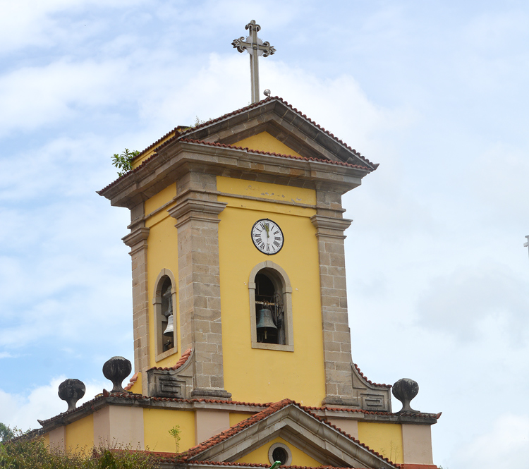 O carrilhão da Catedral São João Batista (Fotos: Henrique Pinheiro e reproduções da web)