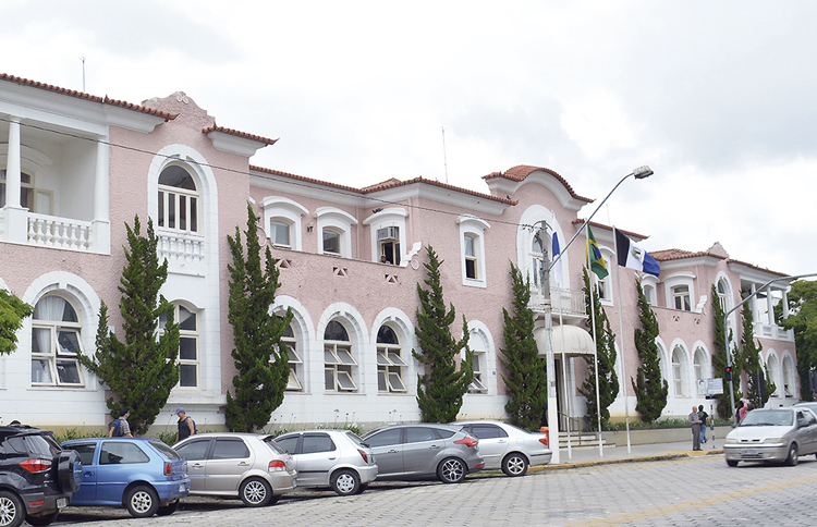 Prefeitura de Nova Friburgo teria rombo de R$ 635 milhões