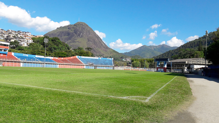 Friburguense perde duelo decisivo e se complica na lanterna da Série B1