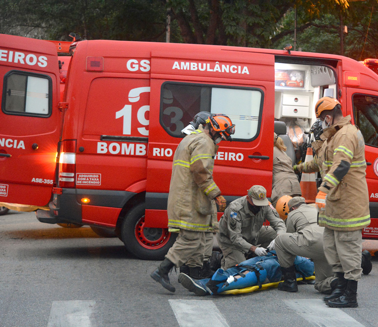 Bombeiros atendem acidente de trânsito em Friburgo (Arquivo AVS/ Henrique Pinheiro)
