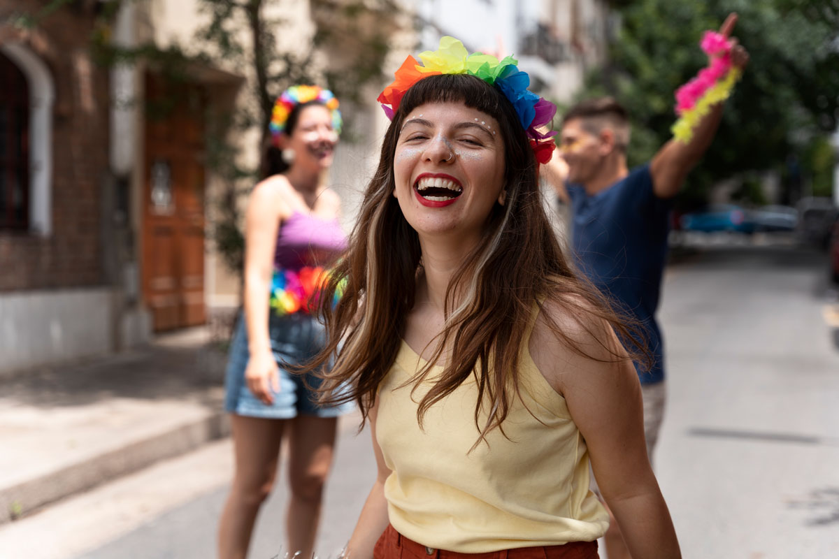 VozNoCarnaval - Saiba como foi o 1° dia de desfile das escolas da série A -  Voz das Comunidades