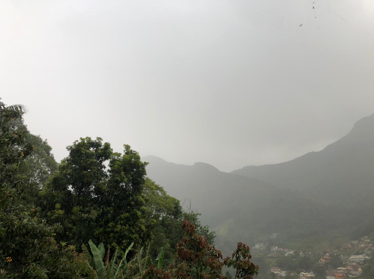 Já chove no Cônego na tarde desta terça-feira (Foto: Thiago Lima)