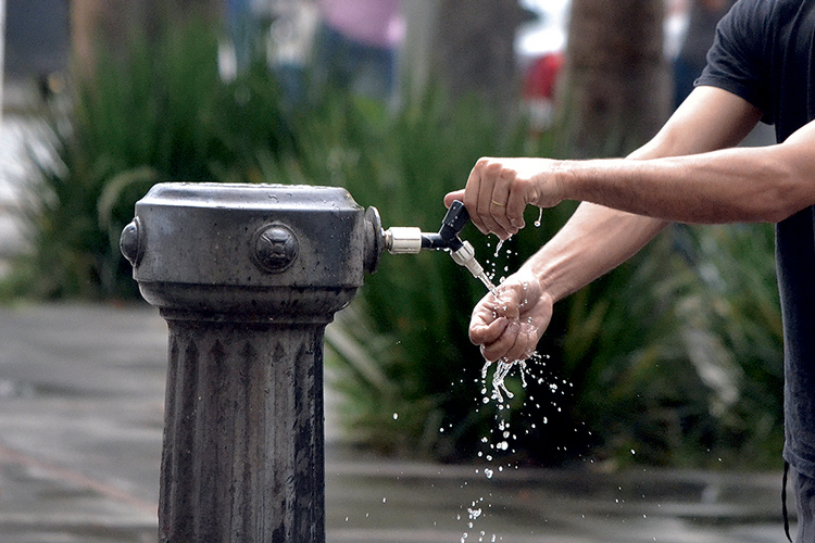 Lavar as mãos, hábito mais que necessário (Arquivo AVS/ Henrique Pinheiro)