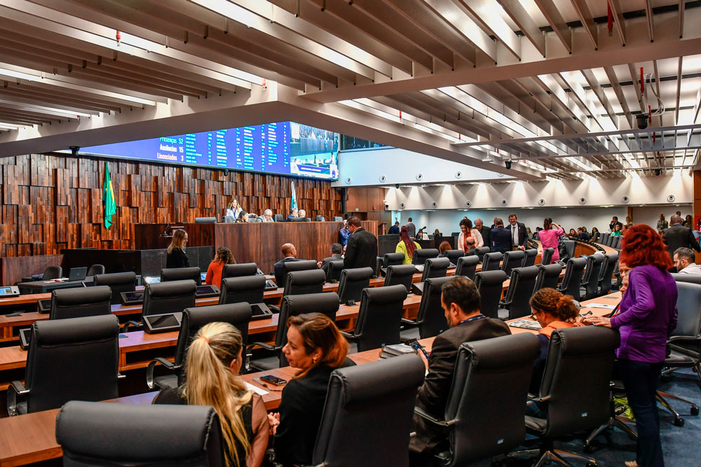 Antes de ser sancionada a lei foi proposta, discutida e aprovada pelos deputados estaduais no plenário da Alerj (Foto: Octacílio Barbosa/Alerj)