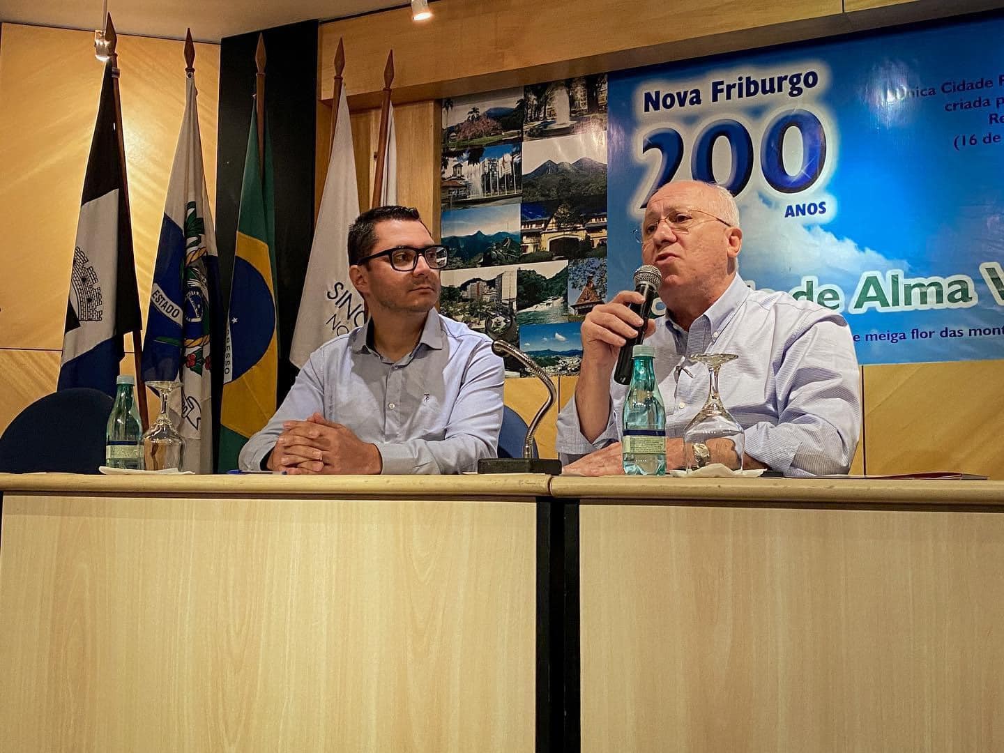 Junto ao prefeito Johnny Maycon, Braulio Rezende (d), do Sincomércio, destacou os serviços oferecidos pelo Sesc (Foto: Secom/NF)