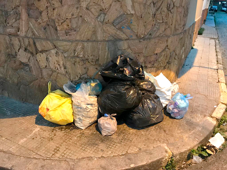 Moradores denunciam descarte indevido de lixo no Paissandu