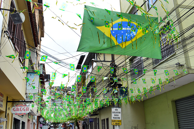 É HOJE! Prefeitura da Serra transmite estreia do Brasil na Copa em telão no  Parque da Cidade