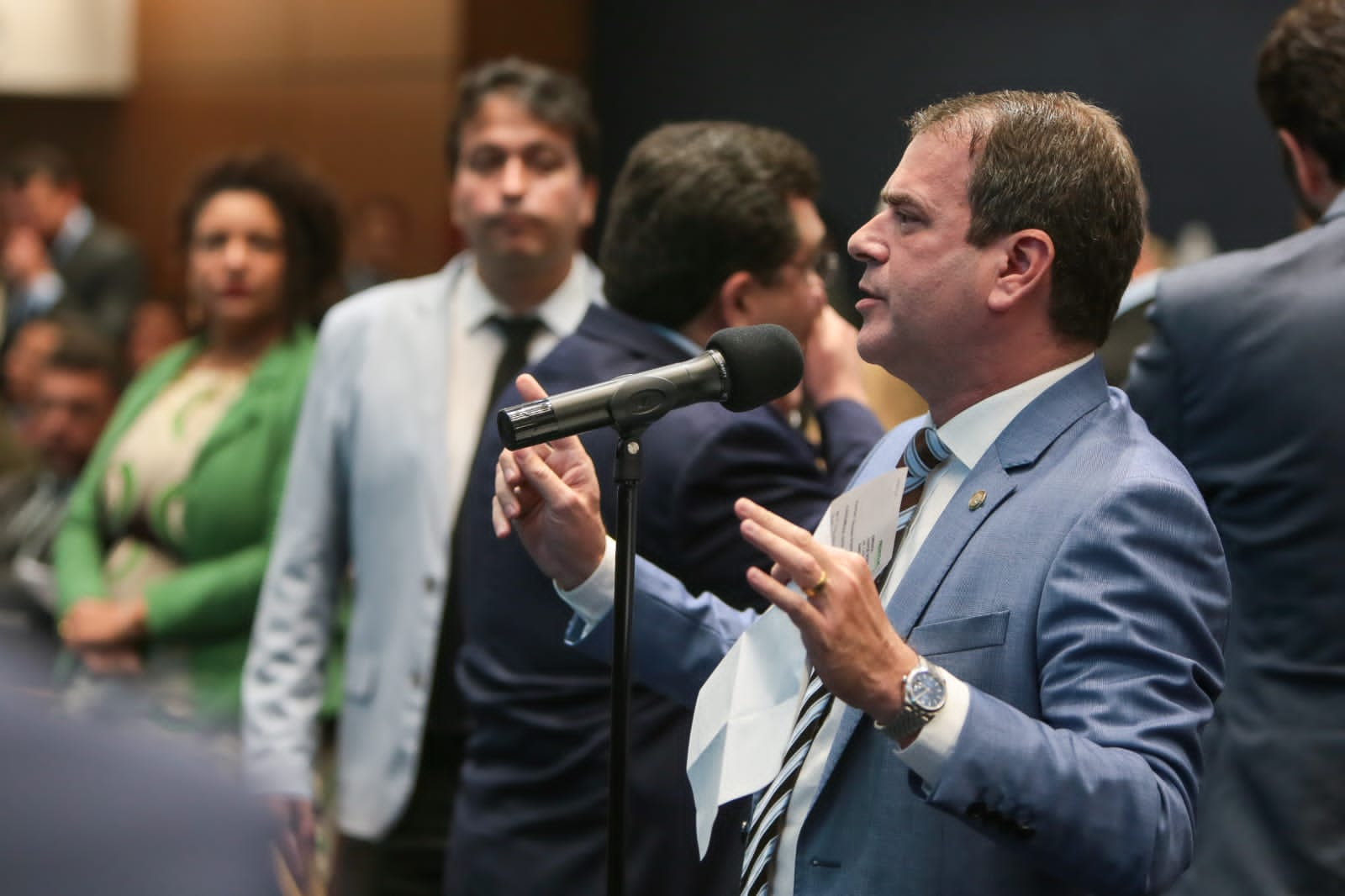 Deputado Rosenverg Reis: “o cidadão de bem é que sofre as consequências do comércio ilegal”  (Foto: Divulgação/Alerj)