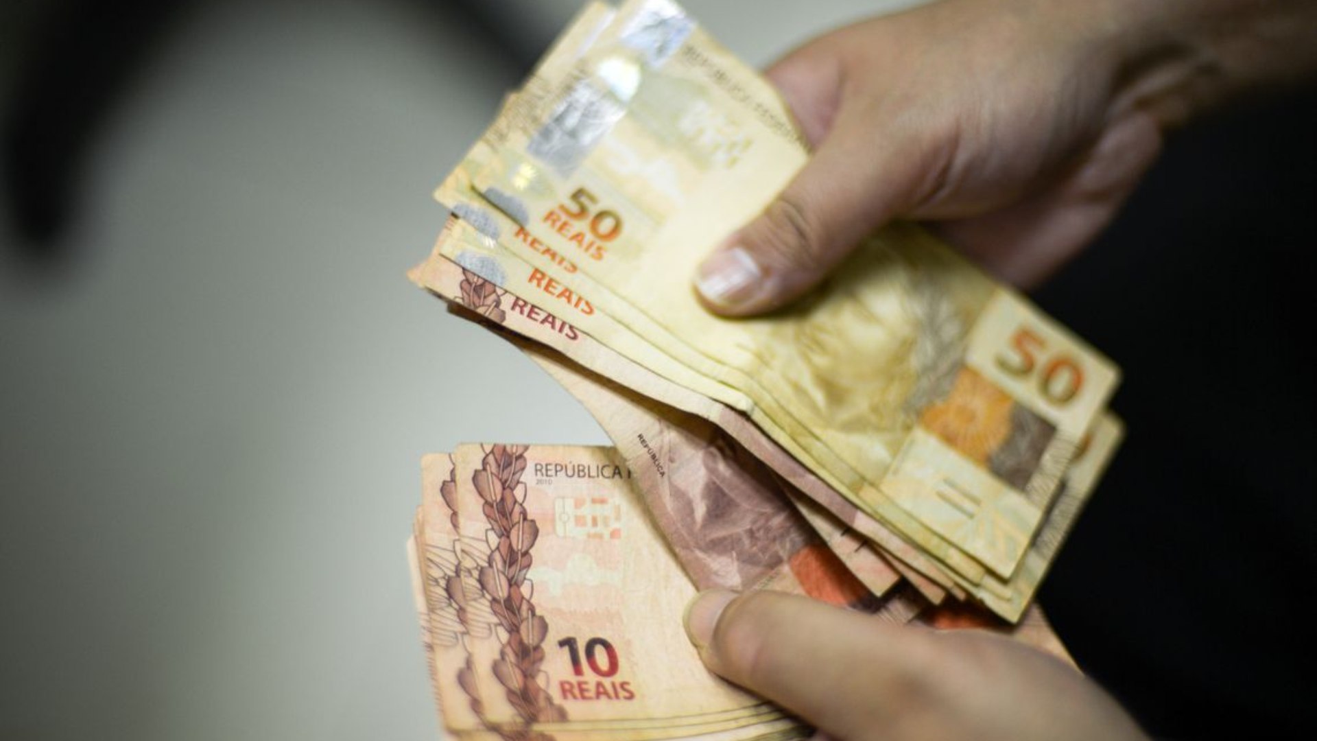 Salários do estado: o de novembro sai nesta sexta e a 2ª parcela do 13º, no dia 17