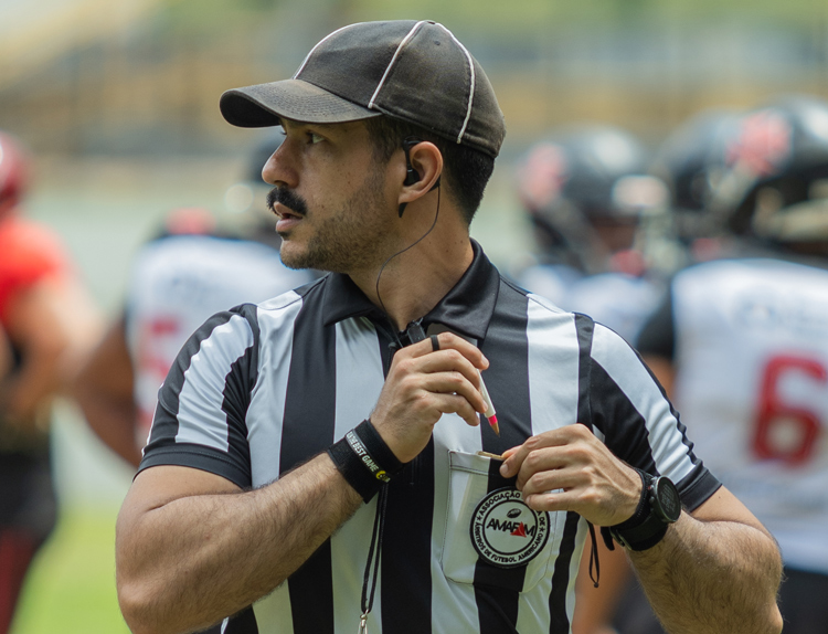 Com história na modalidade, também como jogador, Bernardo Scofano está na arbitragem da final nacional (Foto: Saulo Araújo)