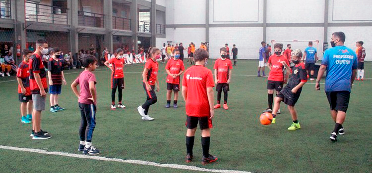 Escola do Flamengo em Nova Friburgo promove torneio interno no sábado para celebrar um ano de atividades (Foto: Divulgação)