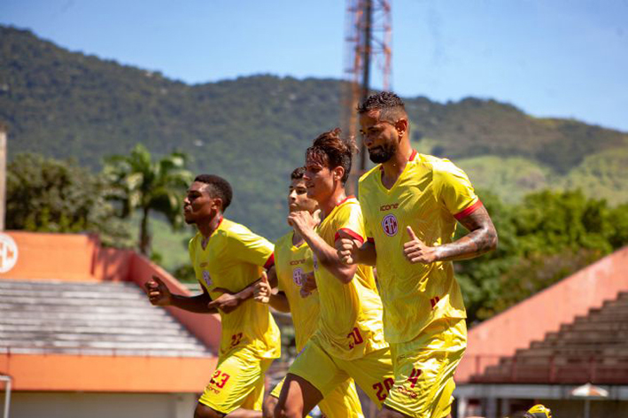 Naylhor, Paulo Vitor, Lipe e Matheus Giuliano durante treino no Giulite Coutinho (Foto: Vinícius Lima/AFC)