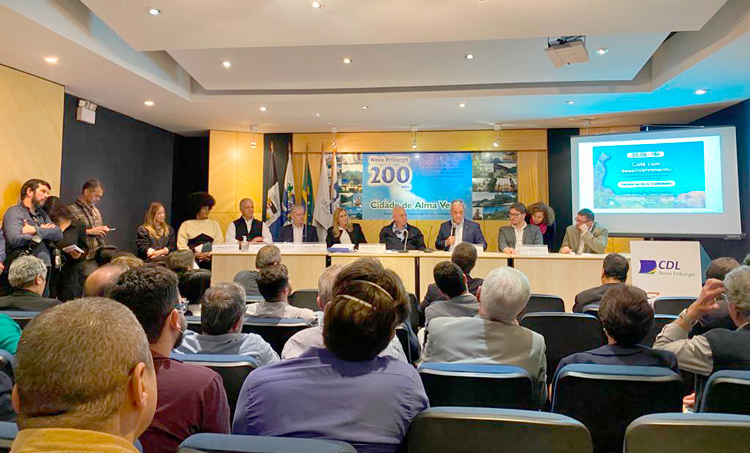 O encontro promovido pela Alerj na sede da CDL, com a presença do  deputado André Ceciliano (Foto: AVS)